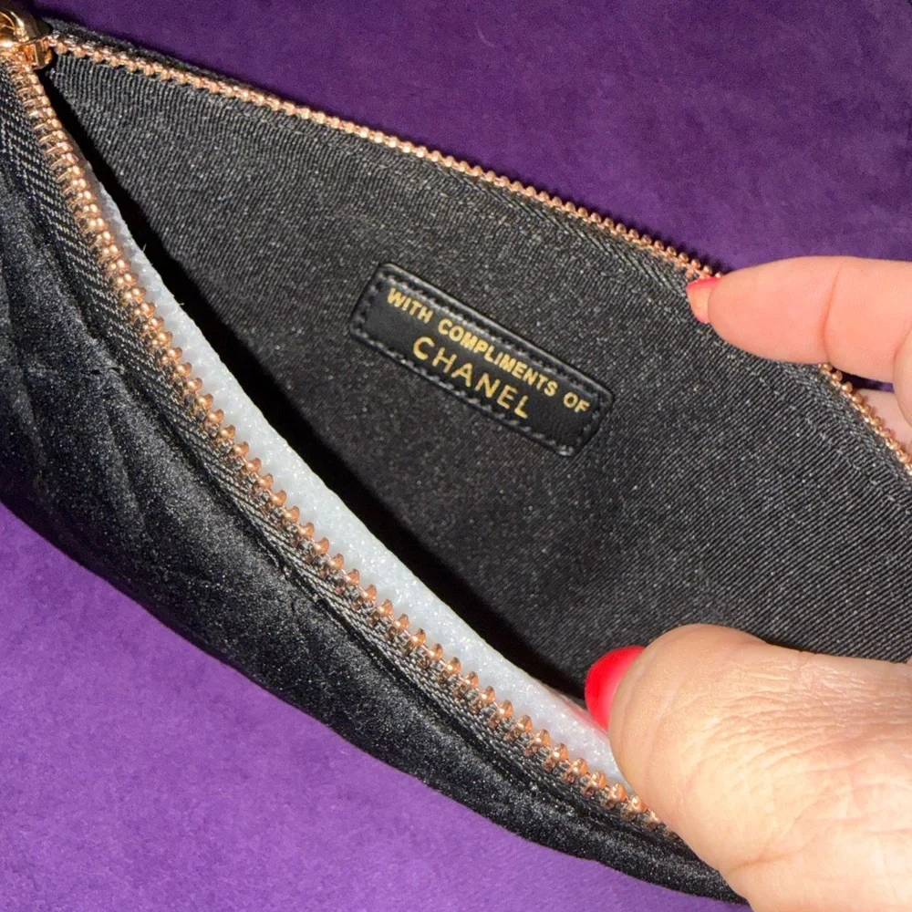 Chanel/Makeup Velvet Pouch - Picture 7 of 7